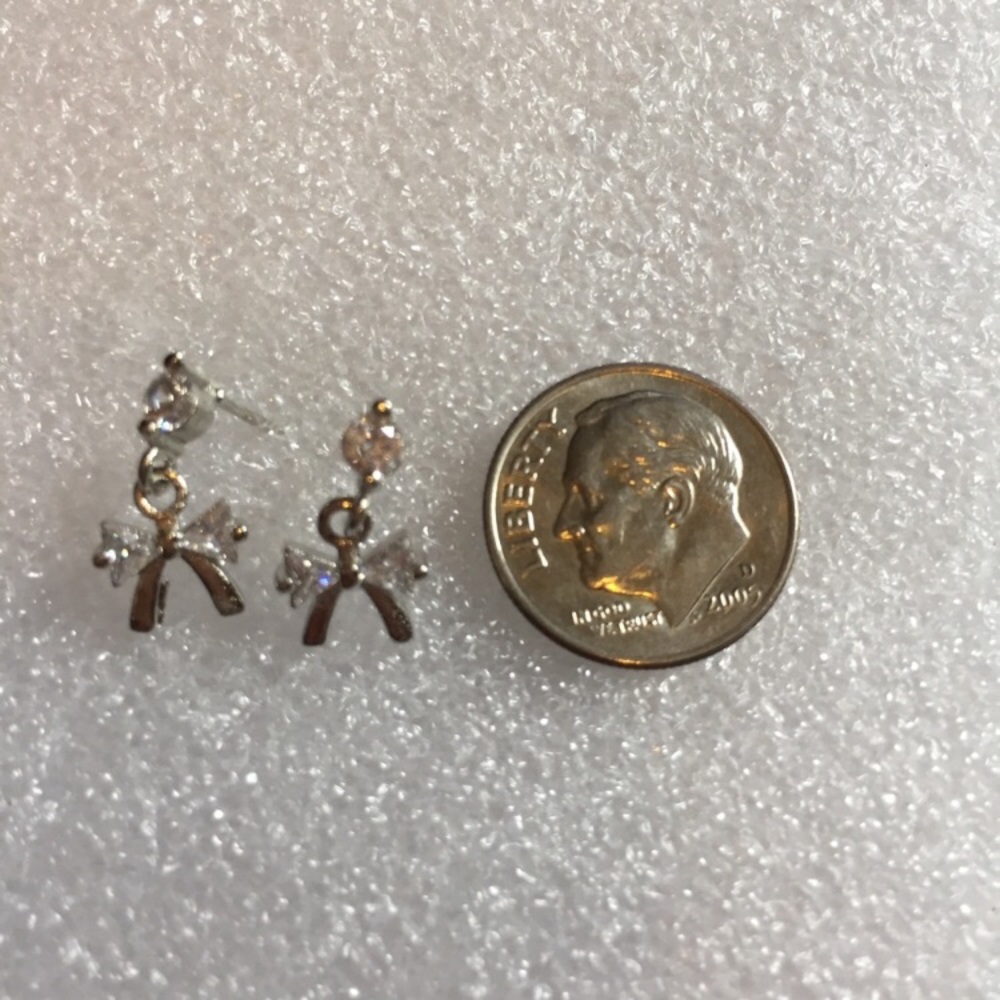 🎀 Beautiful 925S CZ Dainty Bow Earrings 🎀 - Picture 5 of 6